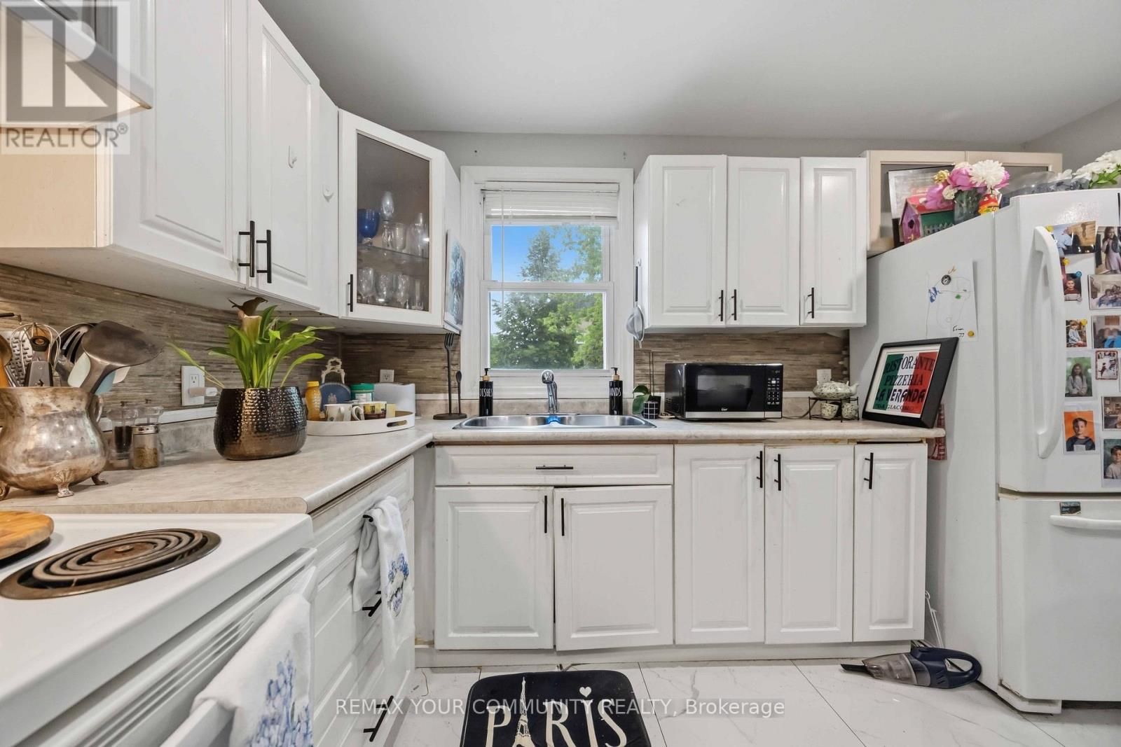 148 BAYVIEW AVENUE - 14