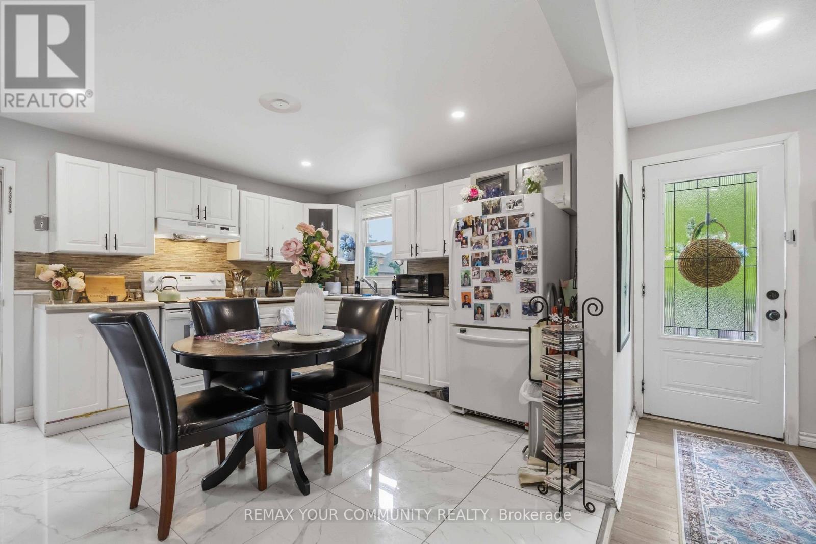 148 BAYVIEW AVENUE - 16