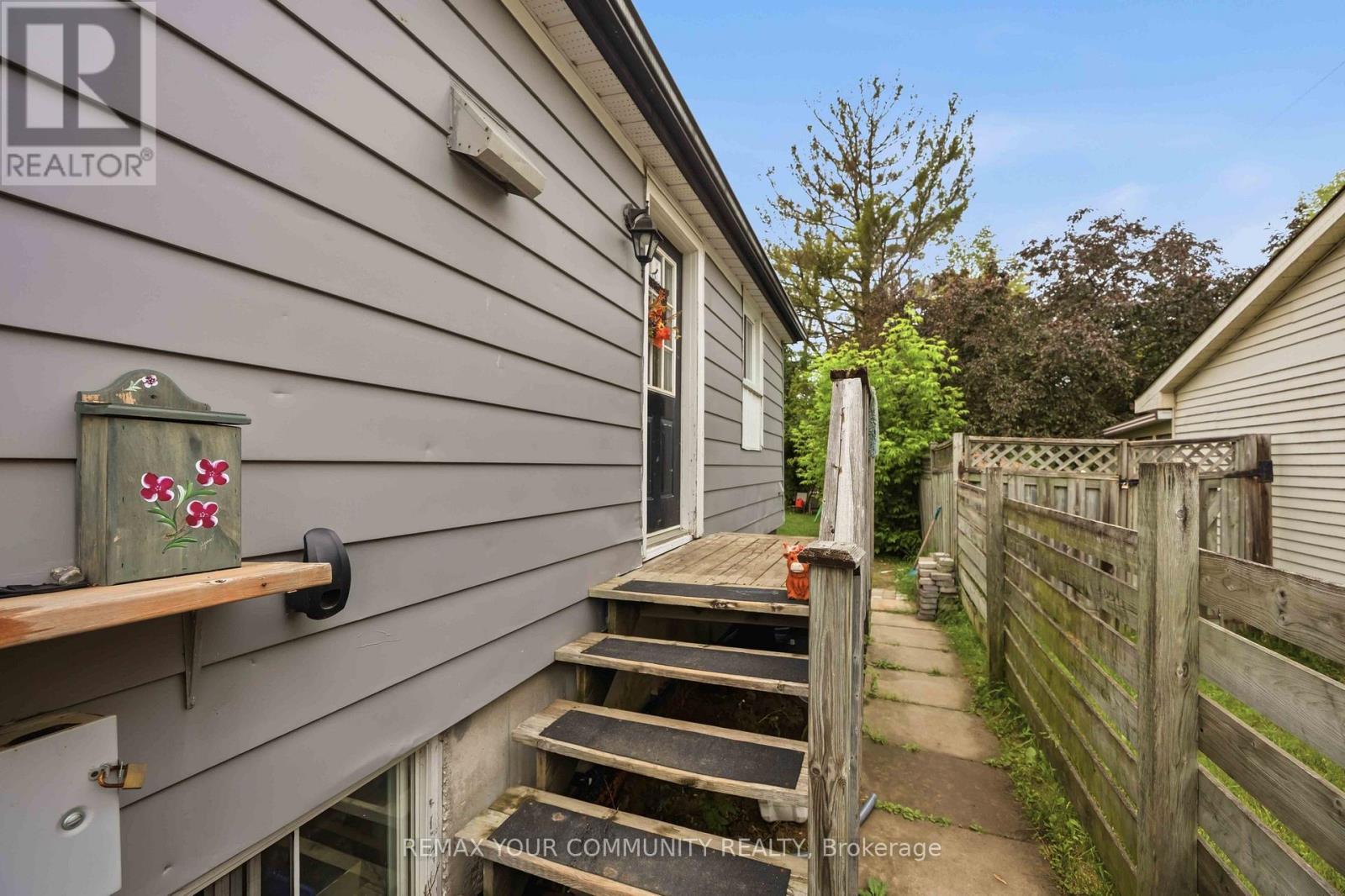 148 BAYVIEW AVENUE - 4