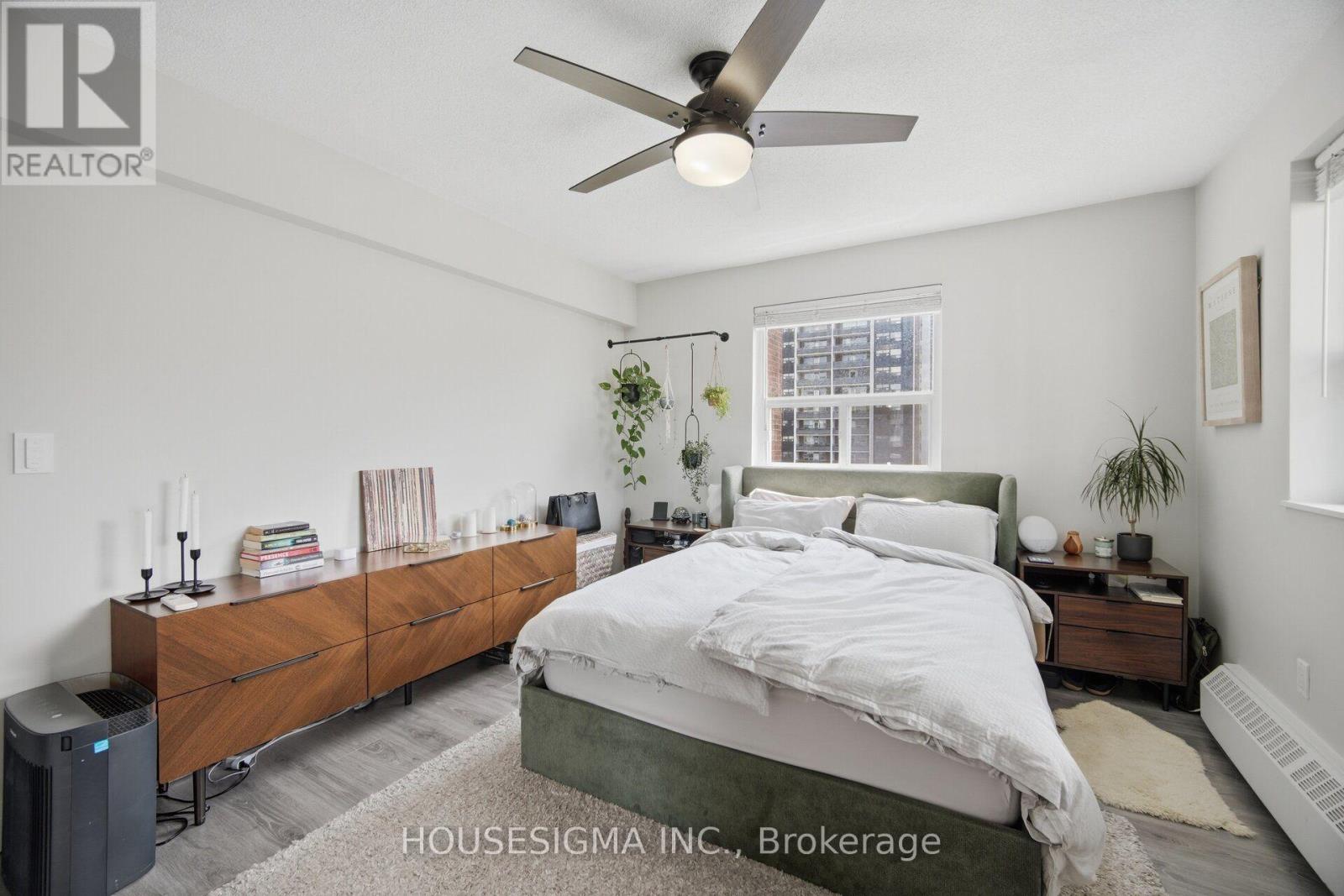 #801 15 ELIZABETH STREET N - 28