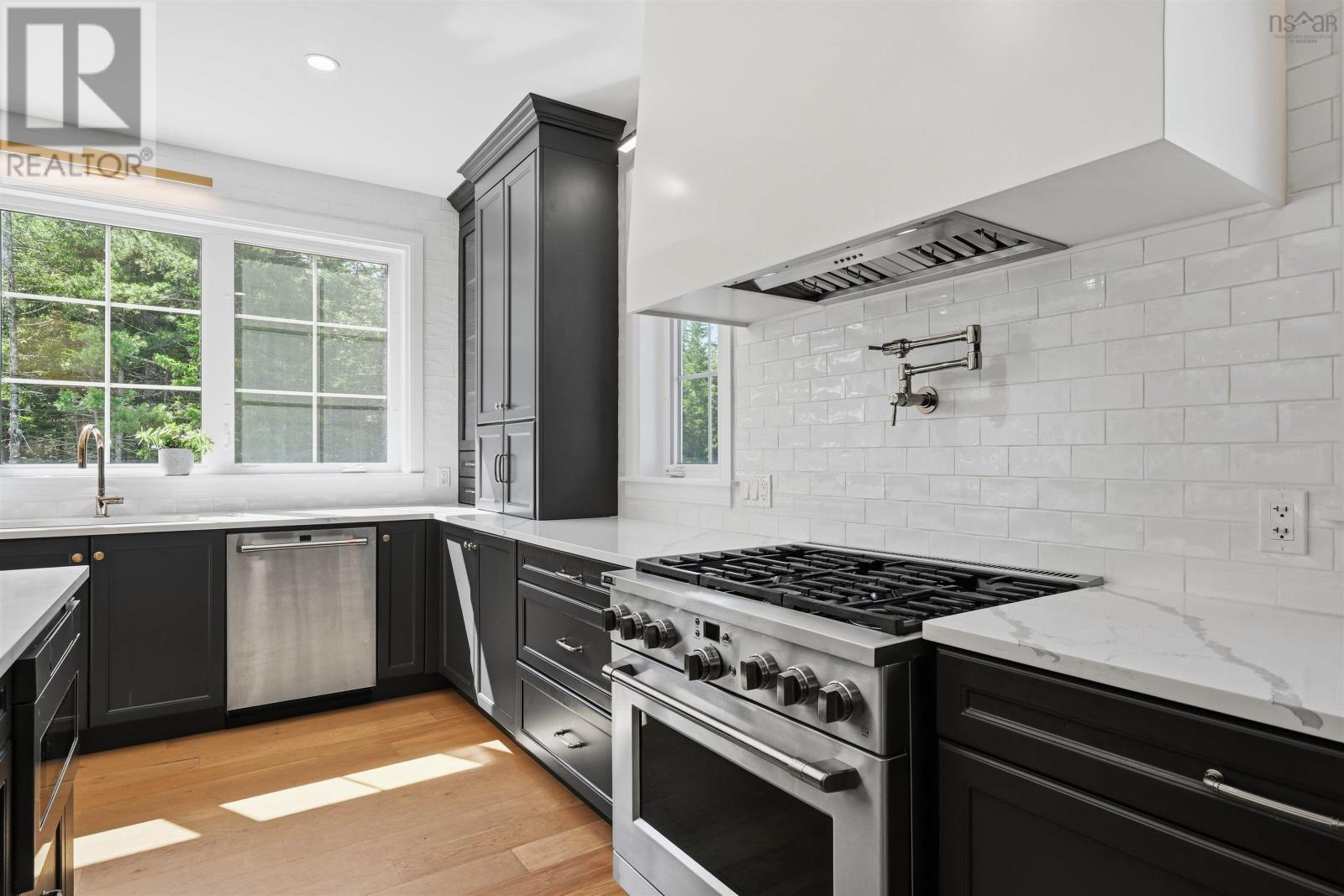72 Element Court - 16