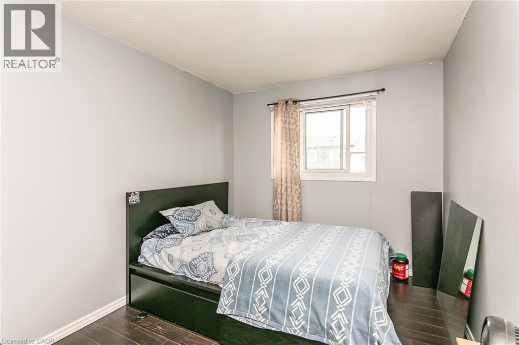#41 80 OLD COUNTRY Drive - 40