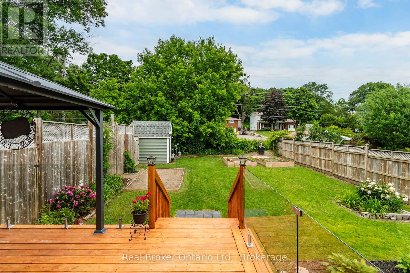 44 BYRNES CRESCENT - 24