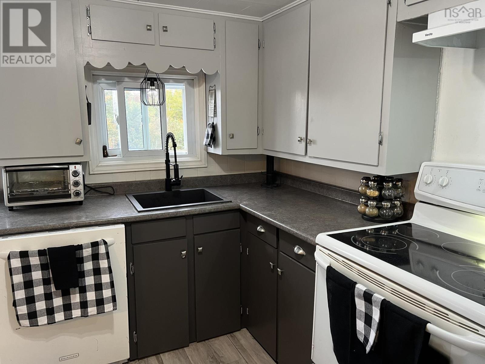Property 11 of 52 of 168 Wyvern Road