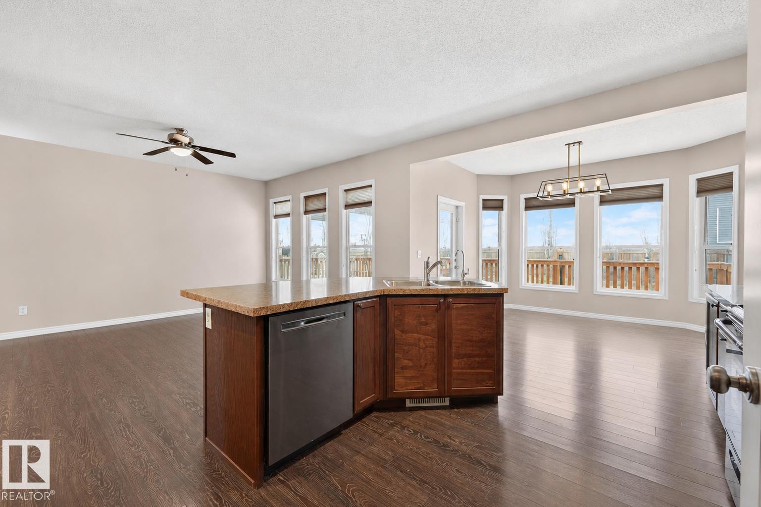 3233 21A AV NW - 10