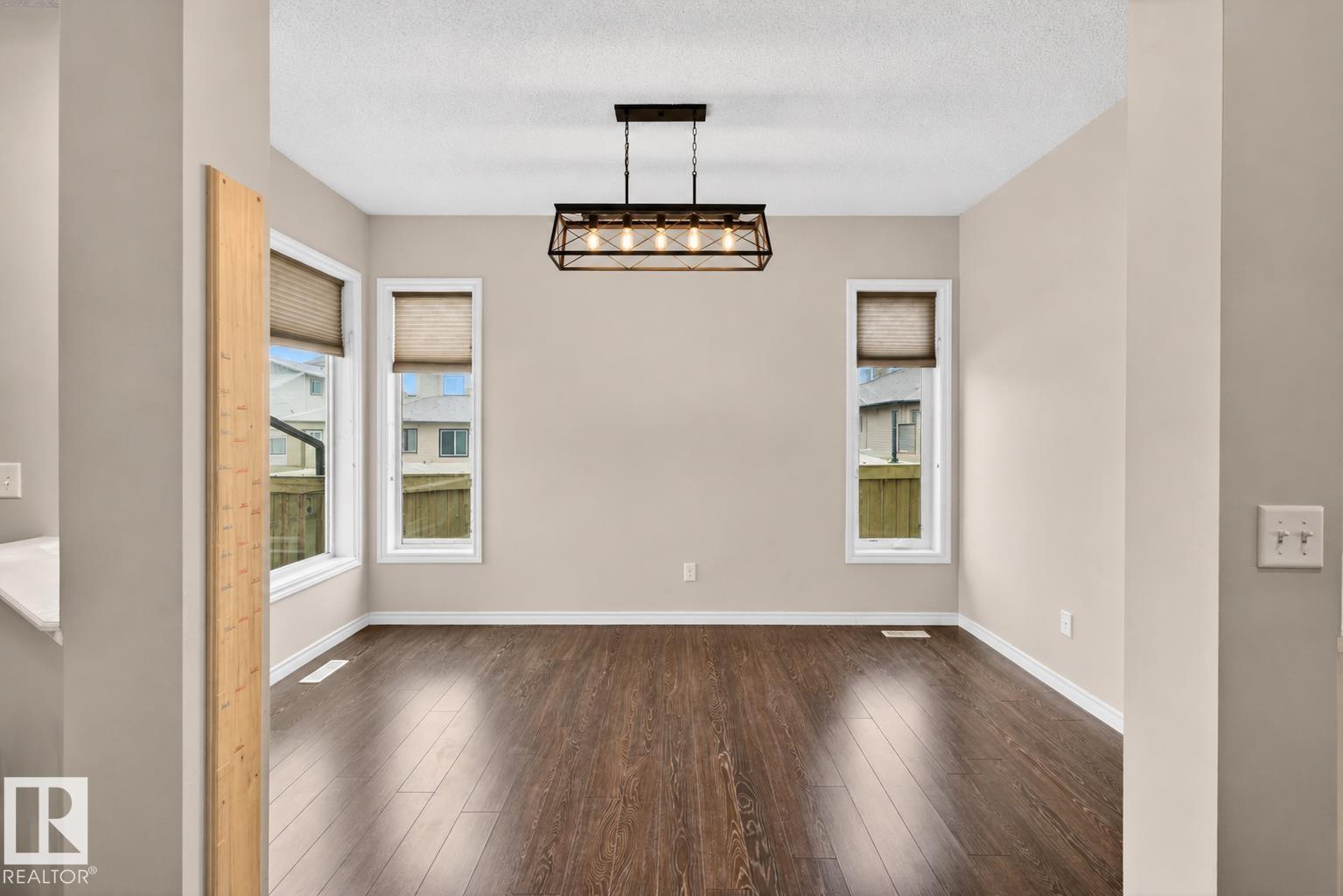 3233 21A AV NW - 7