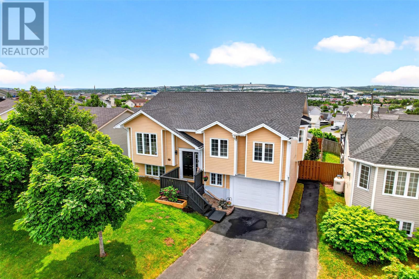 12 SUNDERLAND Drive - 1