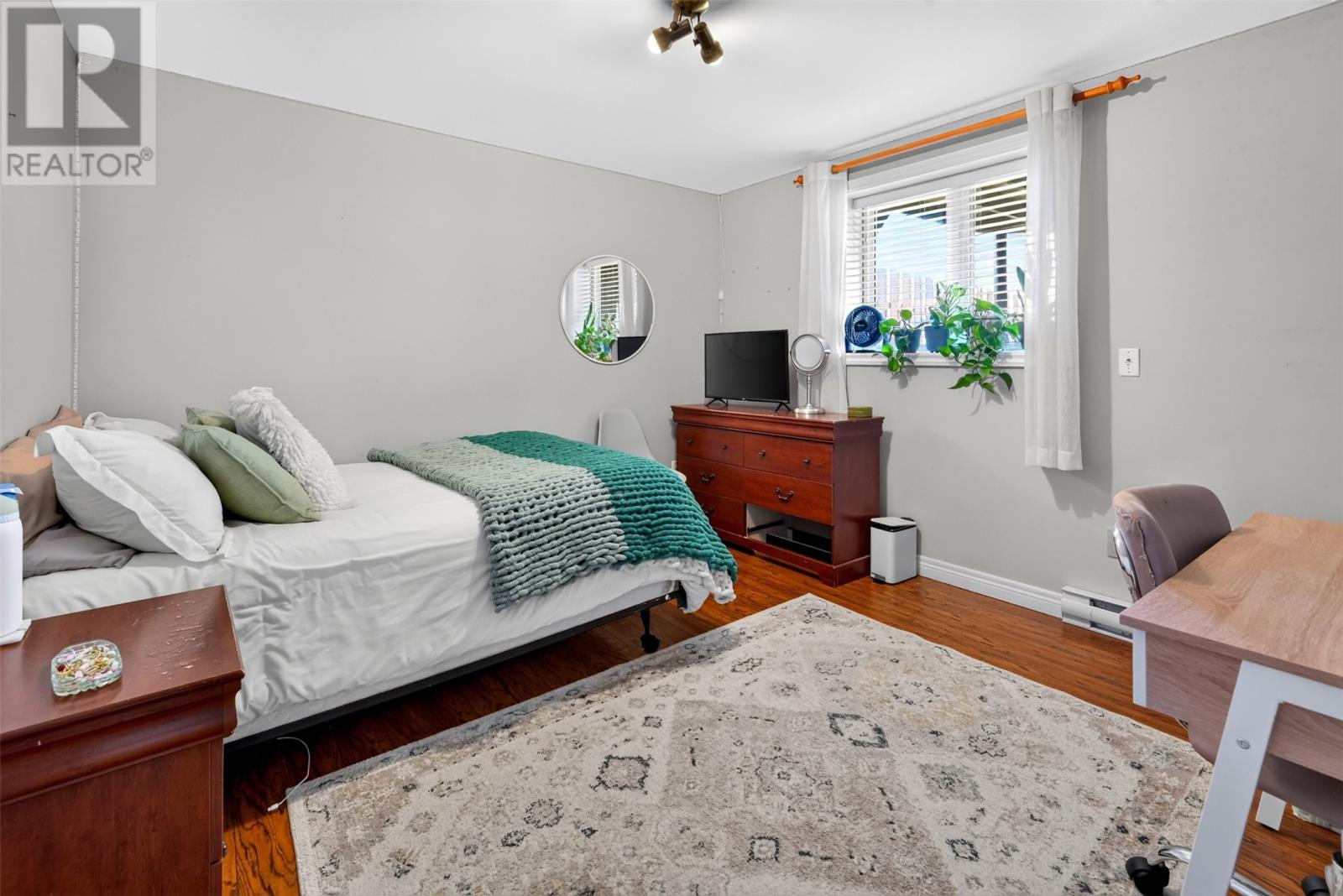 12 SUNDERLAND Drive - 33