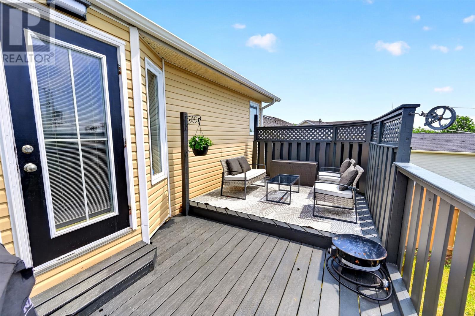 12 SUNDERLAND Drive - 46