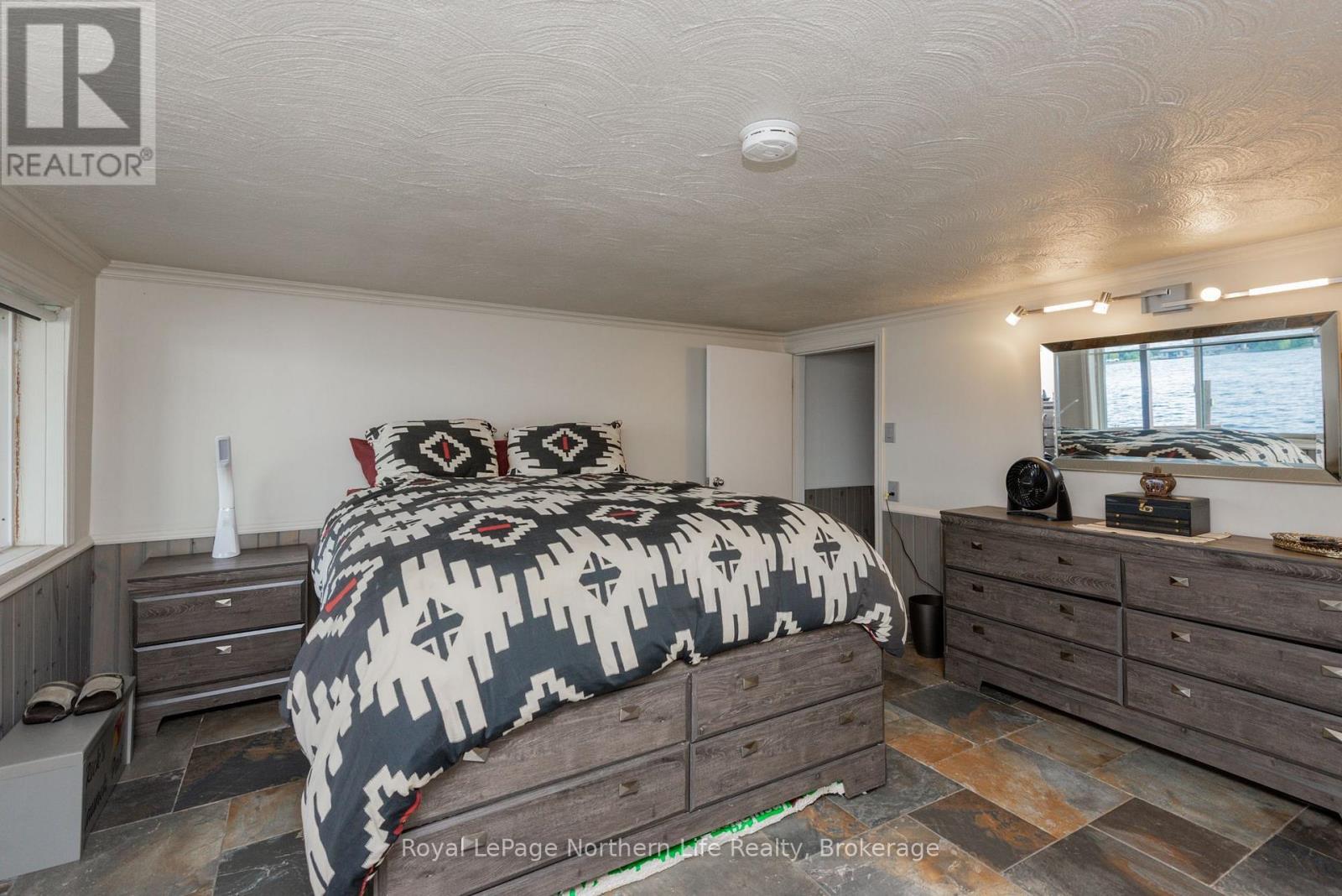 216 GREEN ROAD - 32