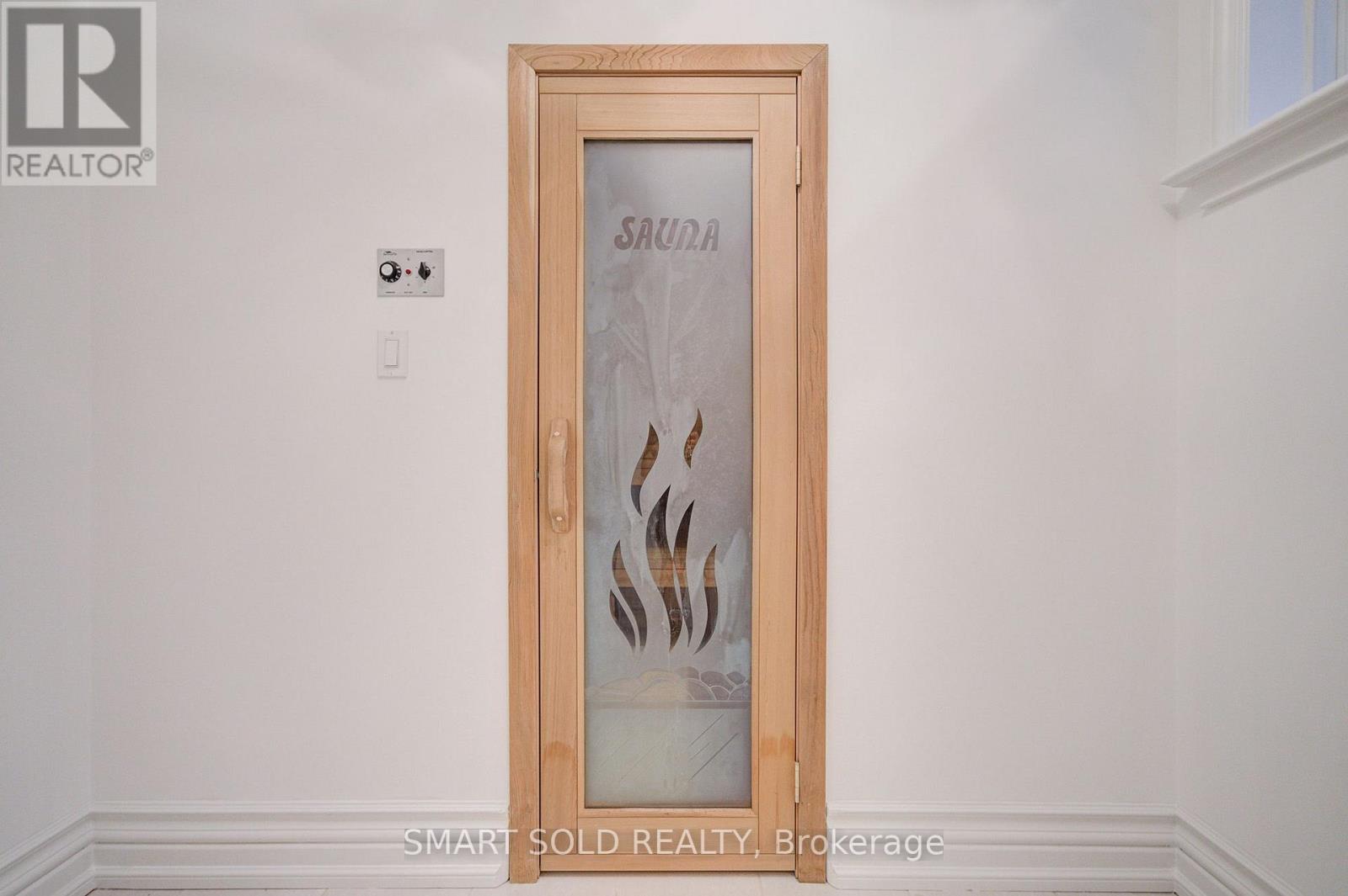 201 BURNHAMTHORPE ROAD - Image 42