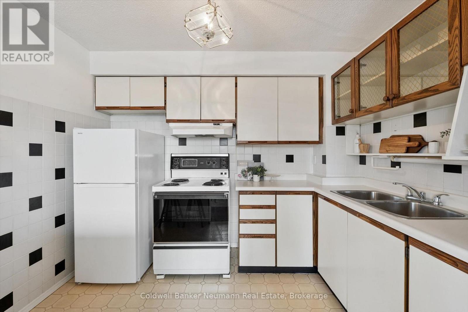 #405 93 WESTWOOD ROAD - 19