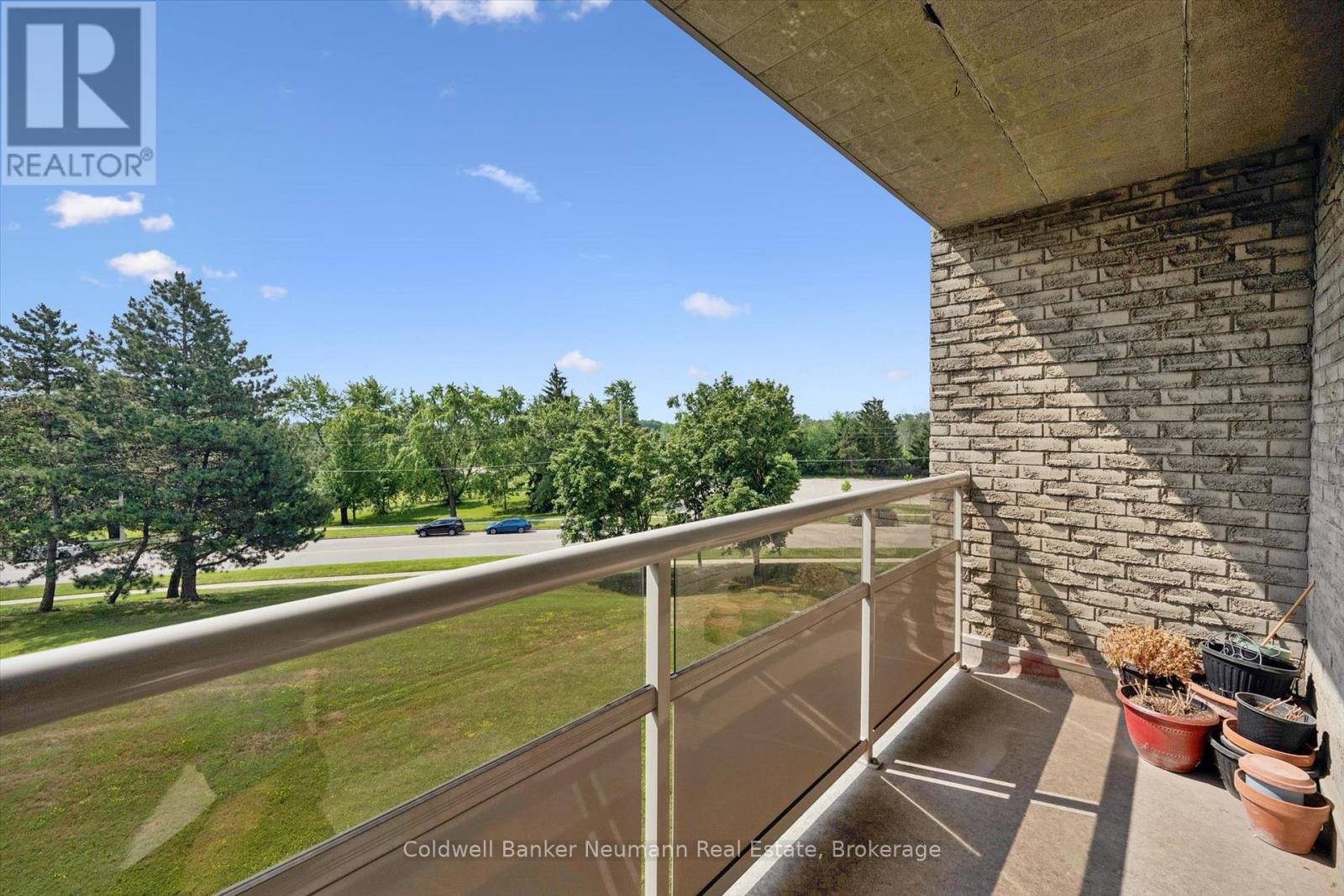 #405 93 WESTWOOD ROAD - 32