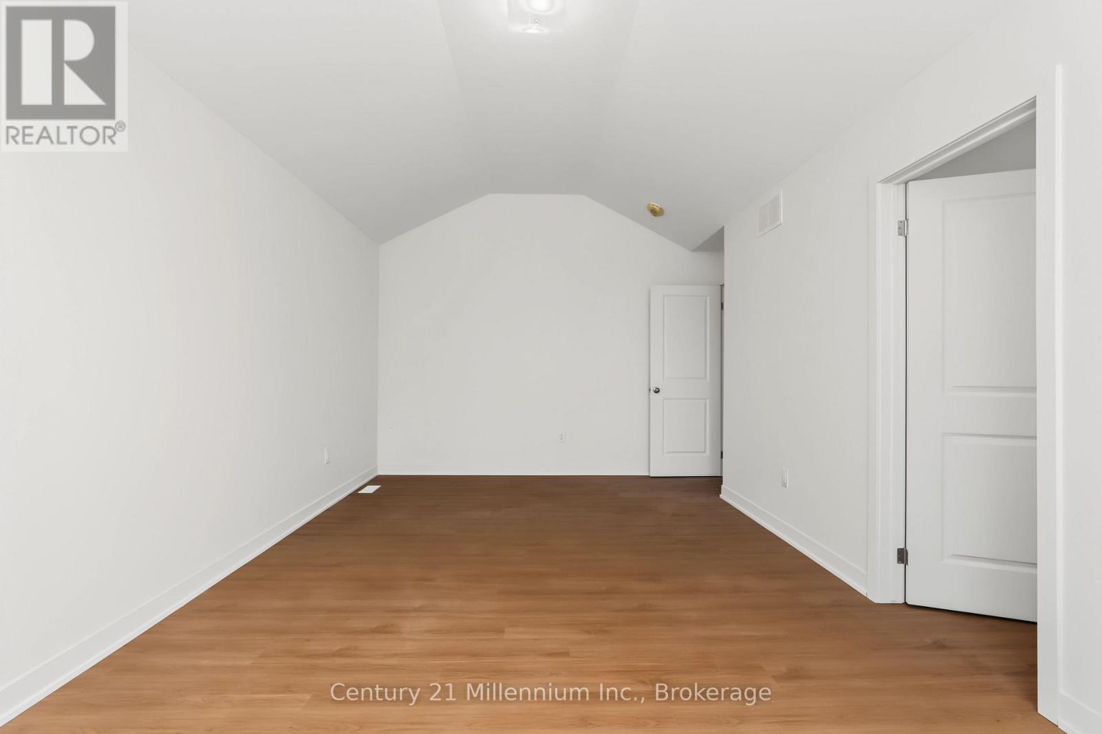 09 Steinway Street — photo 26
