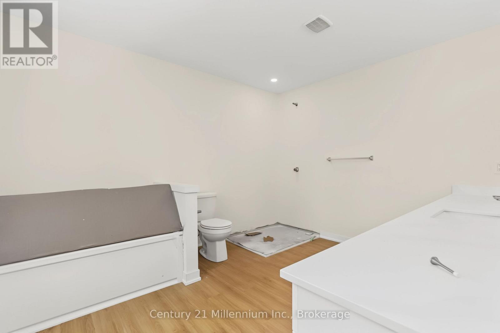 09 Steinway Street — photo 32