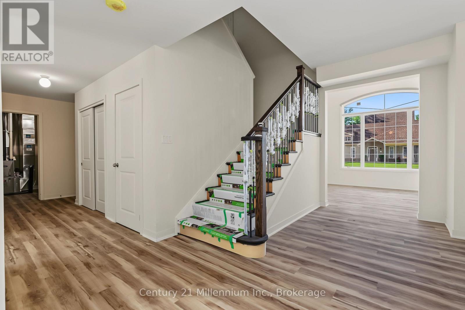 01 Steinway Street — photo 31