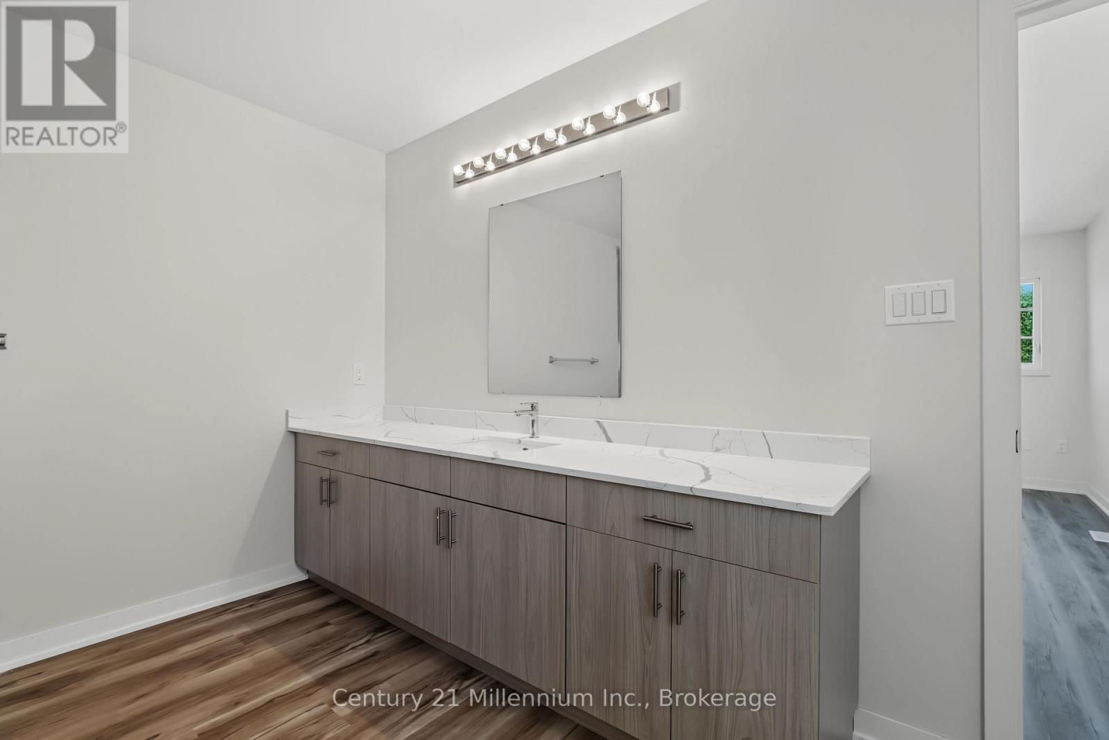 01 Steinway Street — photo 35