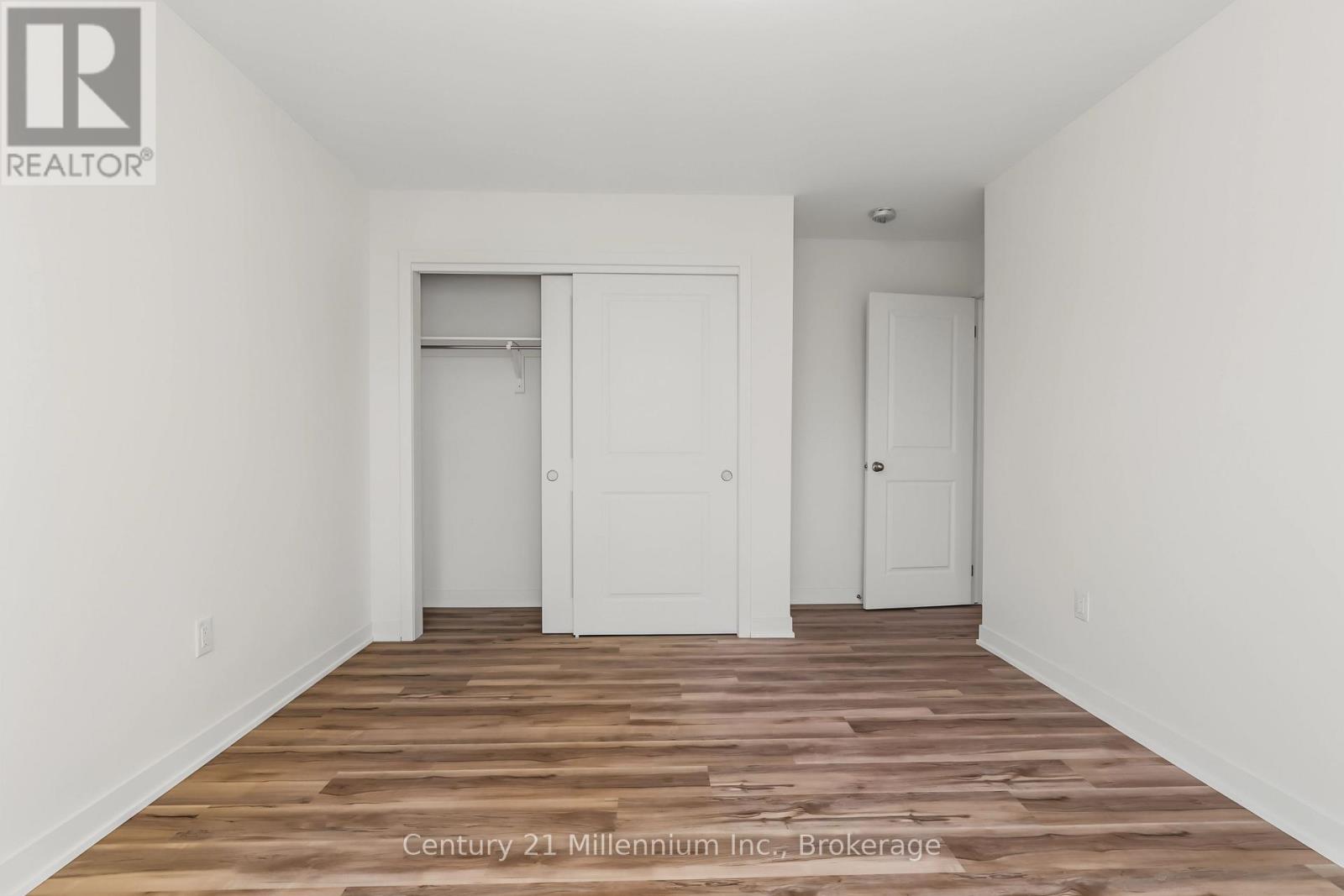 01 Steinway Street — photo 38