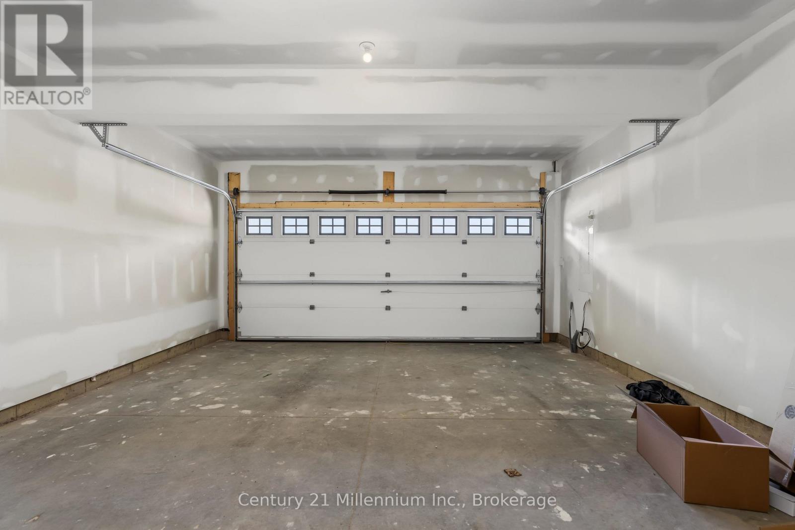 01 Steinway Street — photo 43