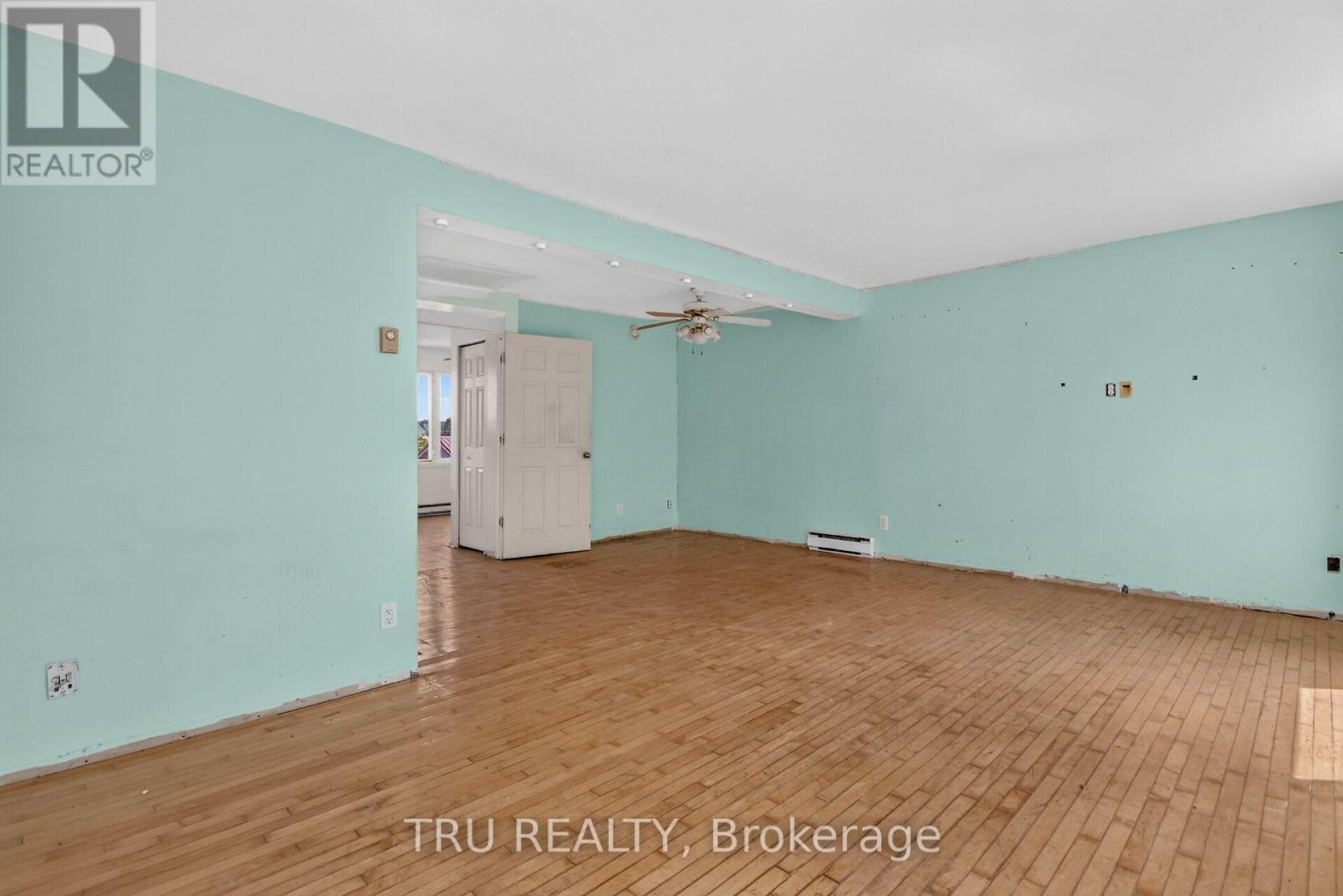 #27 2050 RIVIERA TERRACE - 10
