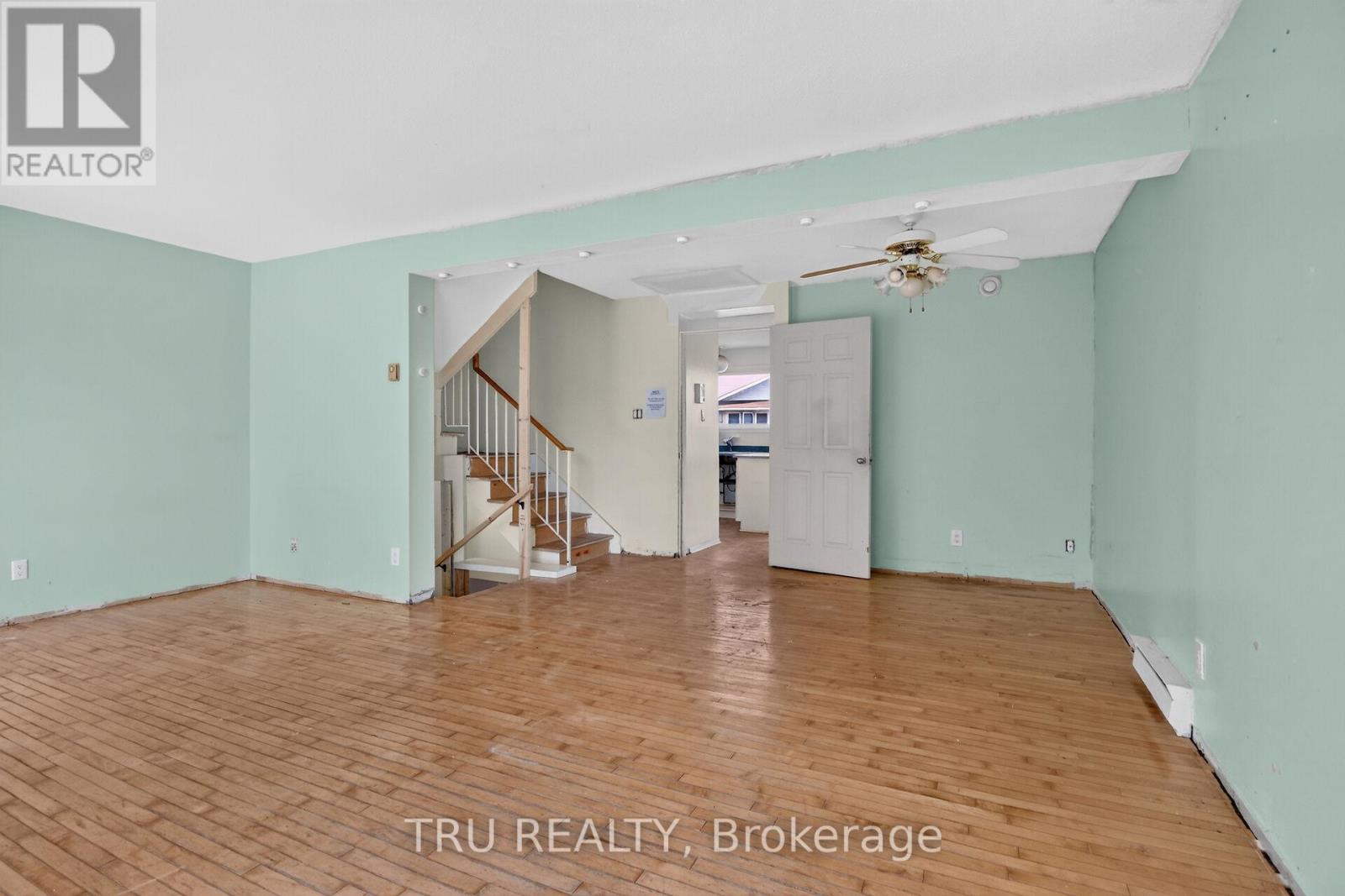 #27 2050 RIVIERA TERRACE - 15