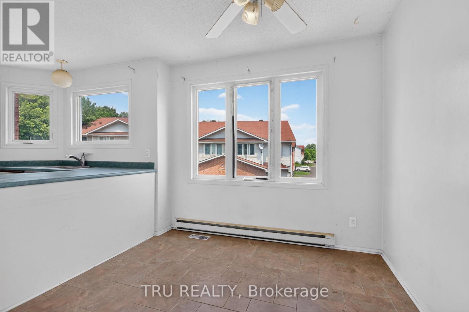 #27 2050 RIVIERA TERRACE - 20