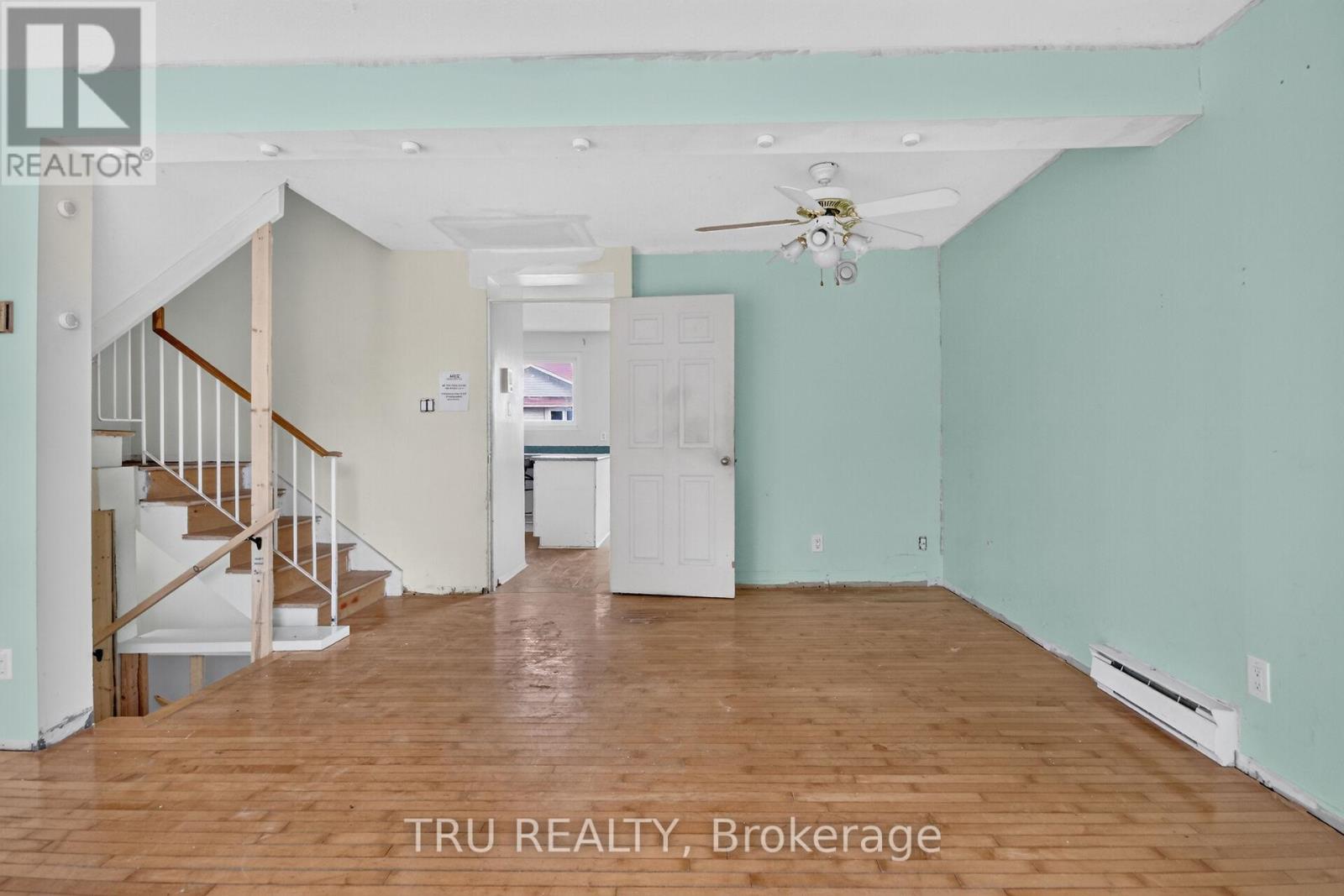 #27 2050 RIVIERA TERRACE - 17