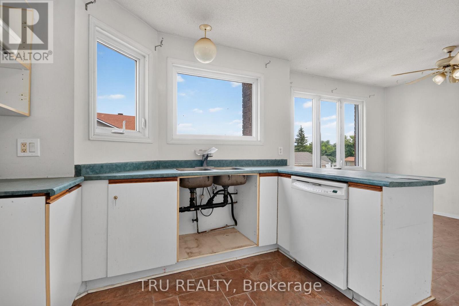 #27 2050 RIVIERA TERRACE - 26