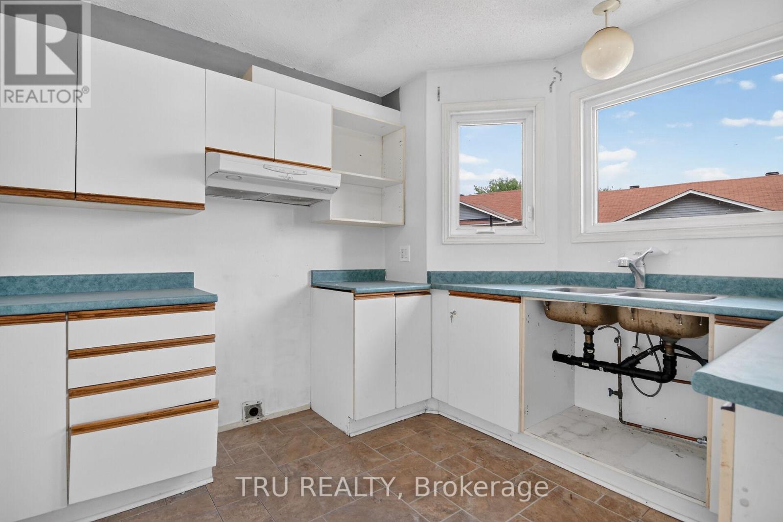 #27 2050 RIVIERA TERRACE - 24