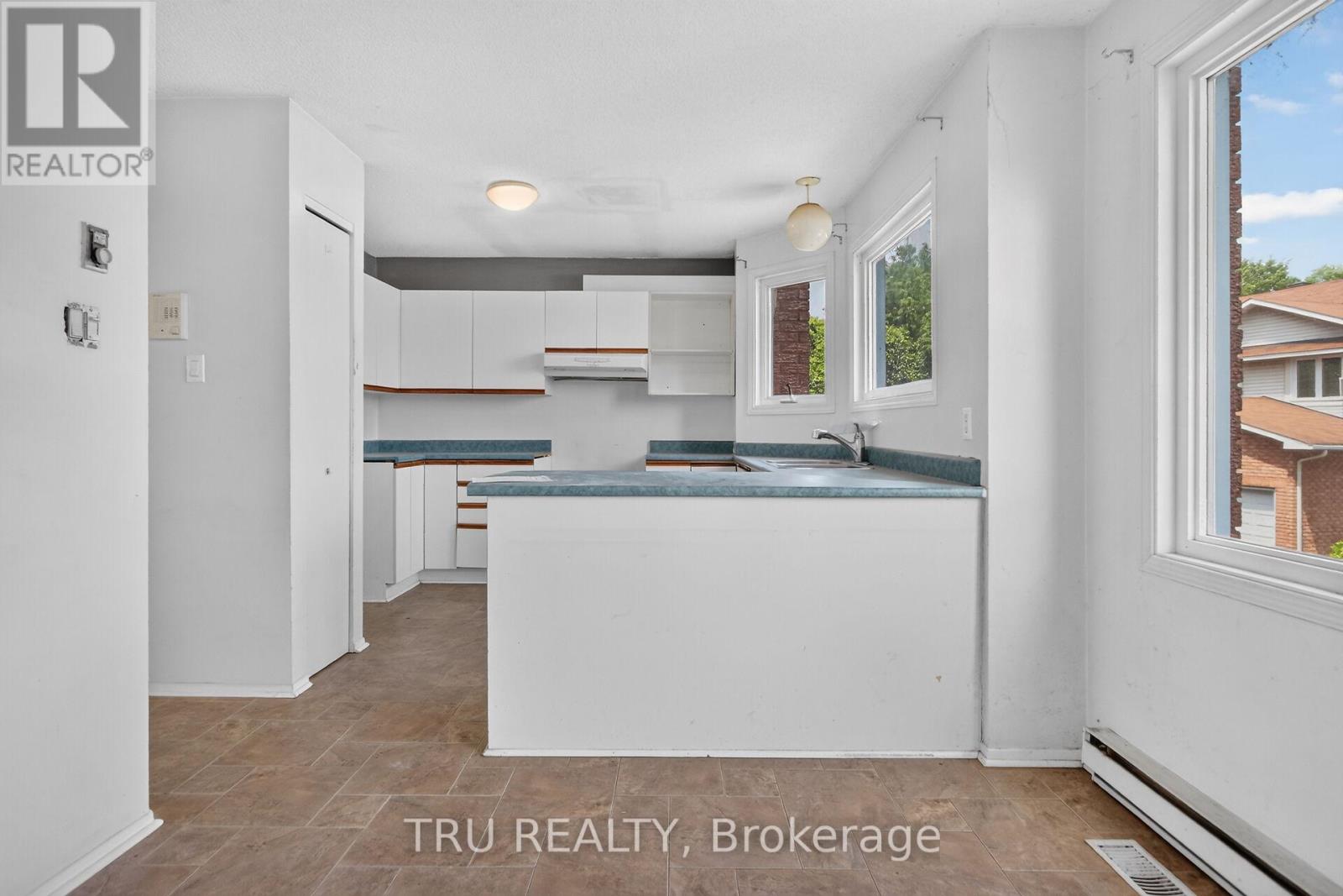#27 2050 RIVIERA TERRACE - 22