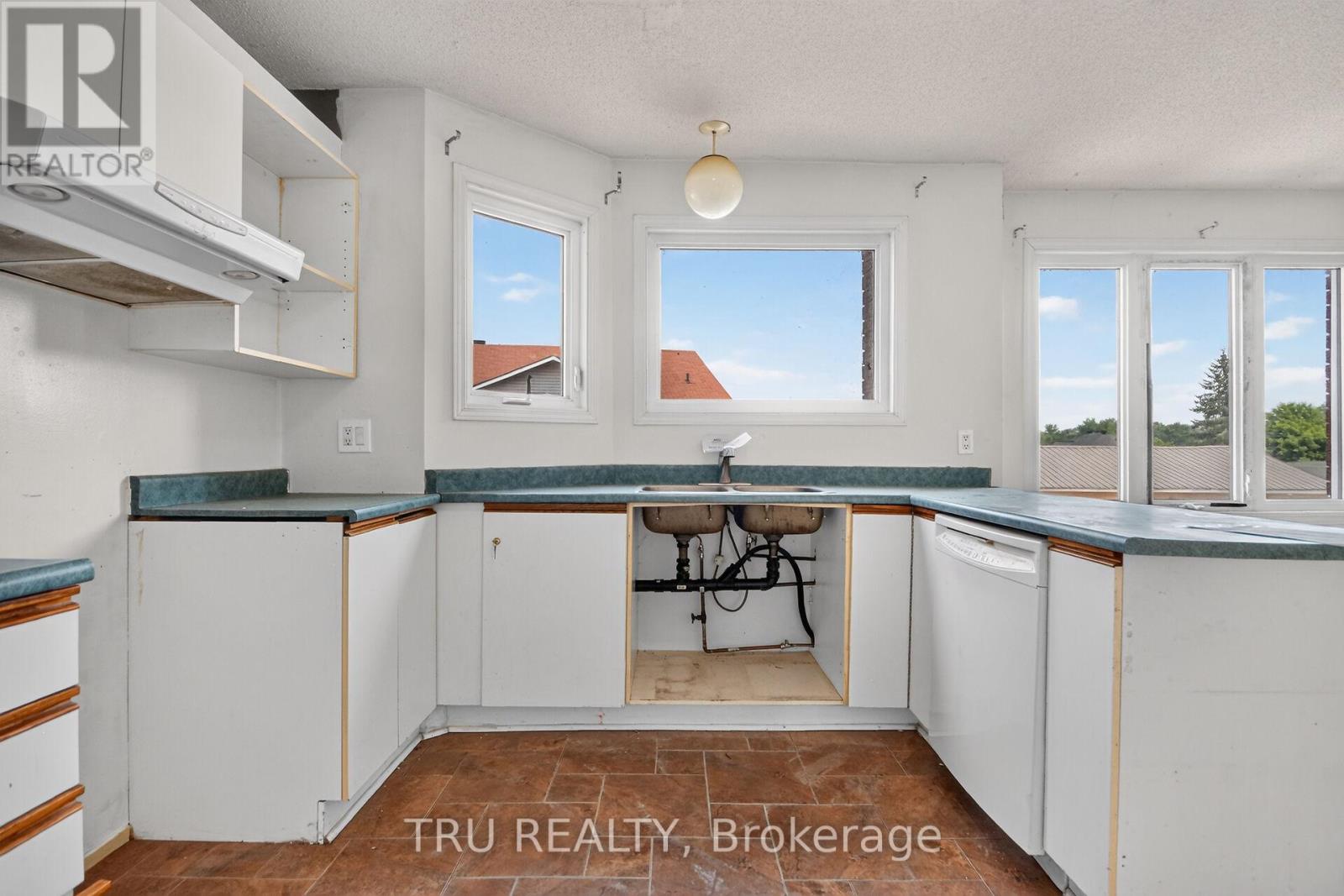 #27 2050 RIVIERA TERRACE - 25