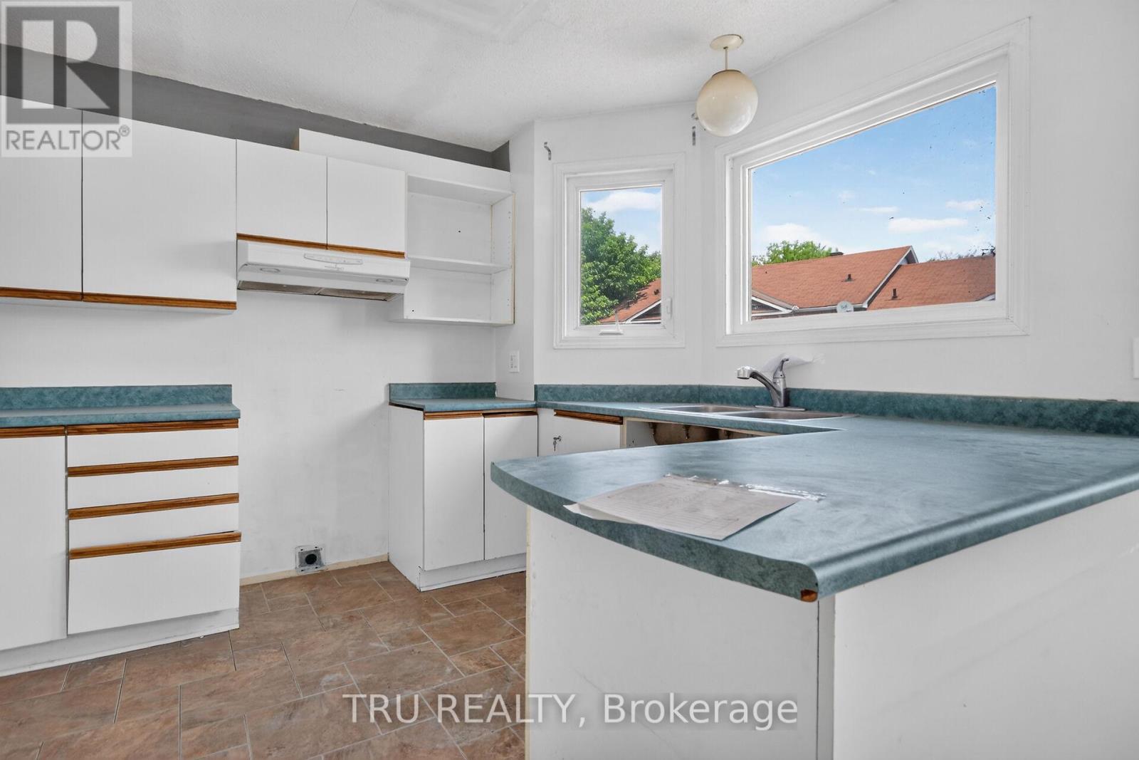#27 2050 RIVIERA TERRACE - 23