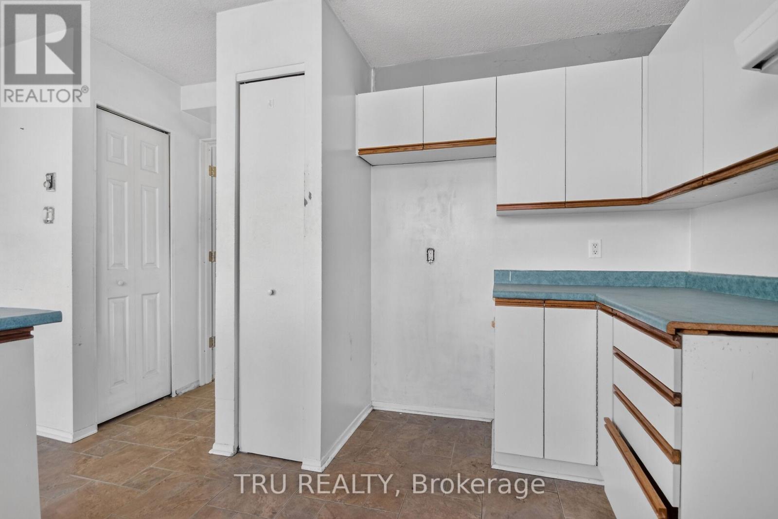 #27 2050 RIVIERA TERRACE - 27