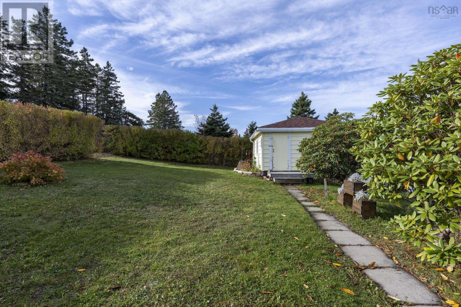 501 Stonehurst Road - 36