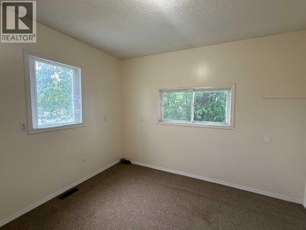 4911 53 Avenue - 12