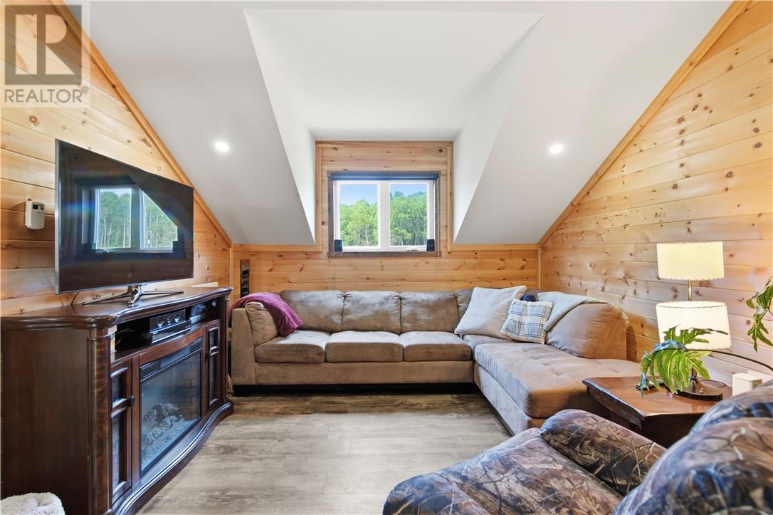 437 MACLEAN Road - 11