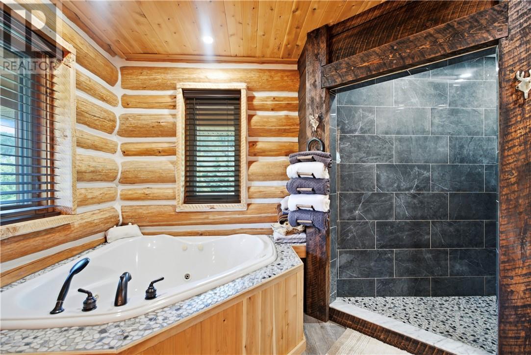 437 MACLEAN Road - 16