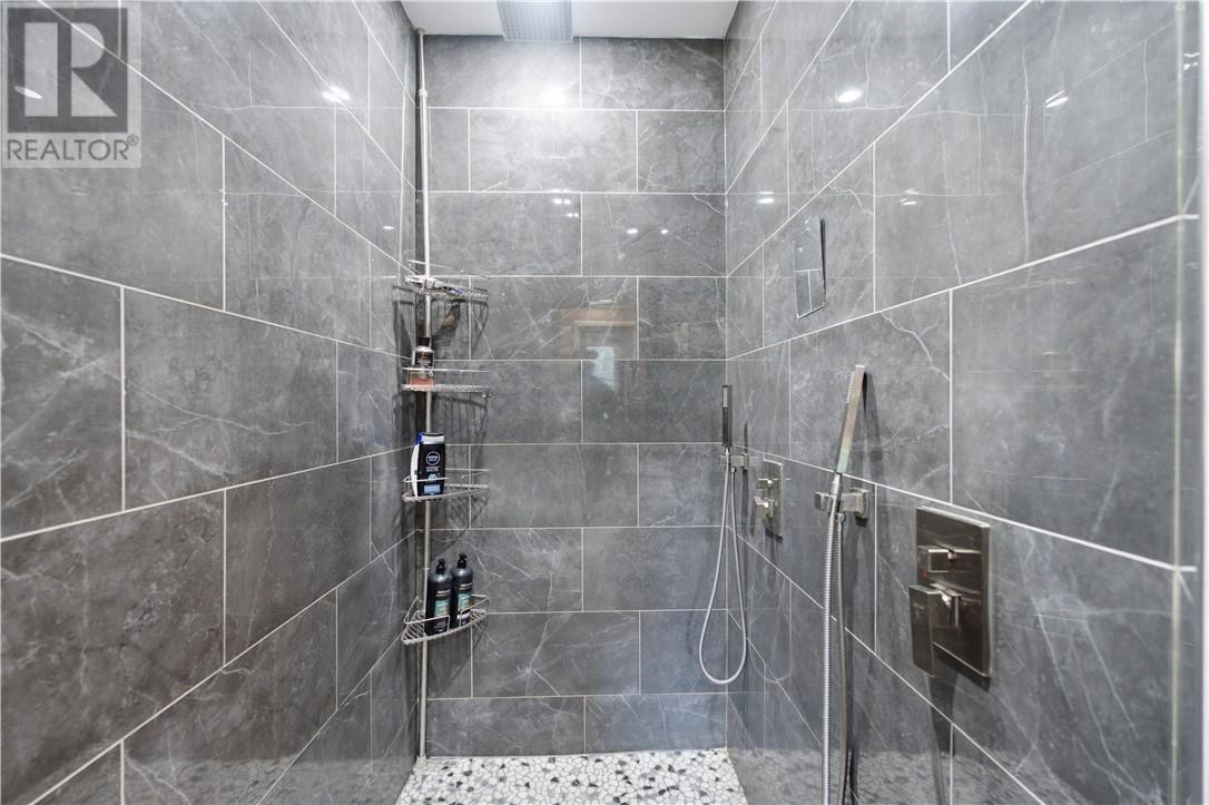 437 MACLEAN Road - 17