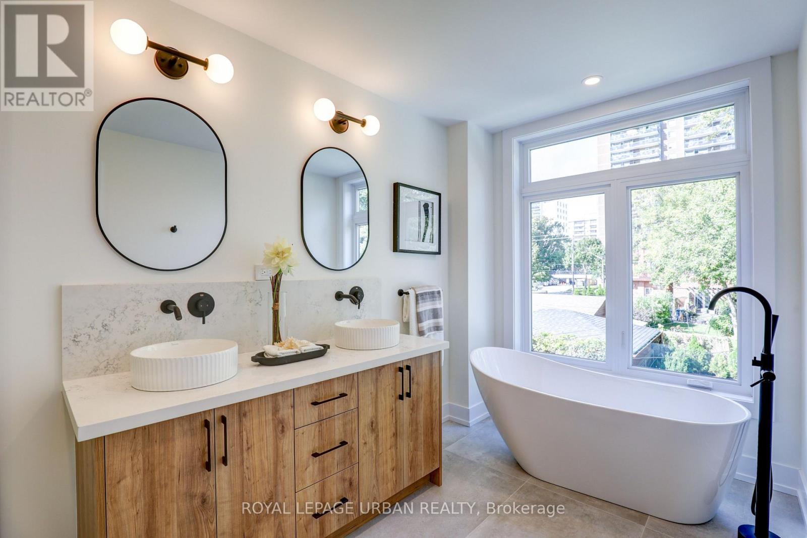 128 FLOYD AVENUE - 27