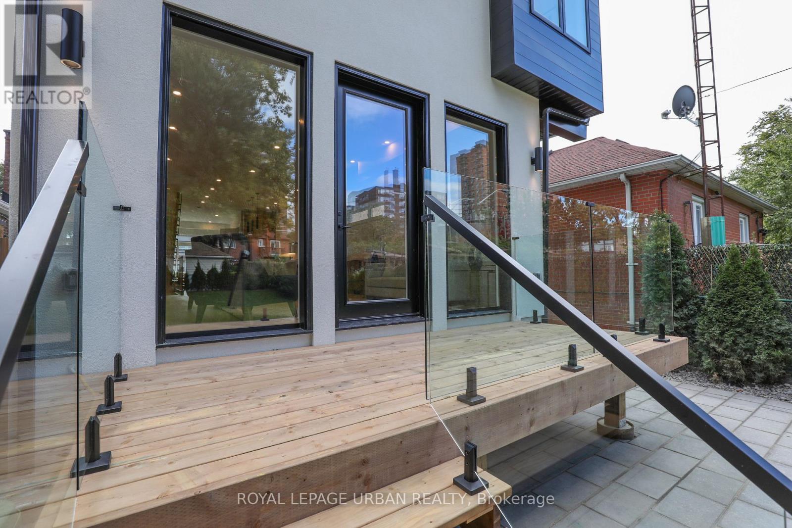 128 FLOYD AVENUE - 31