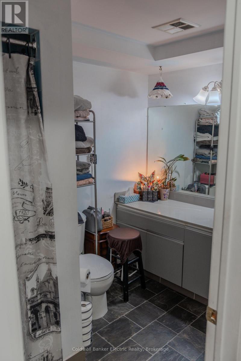 #105 2185 WALKER AVENUE - 17