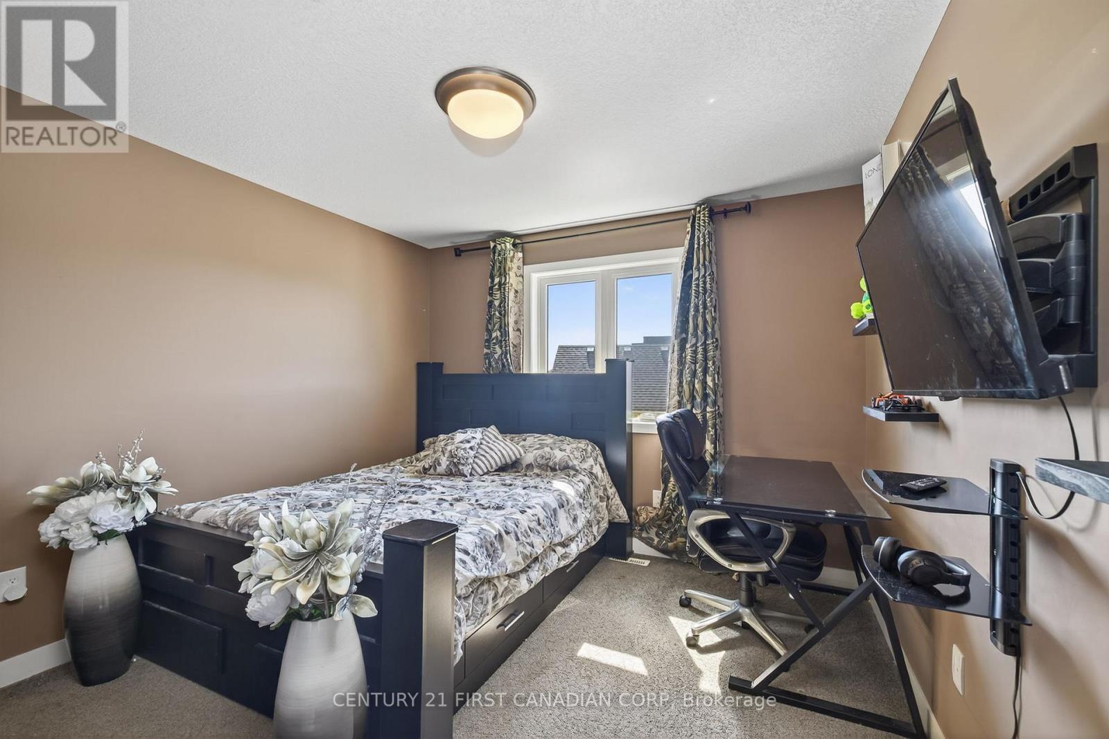 703 ZAIFMAN CIRCLE - 25
