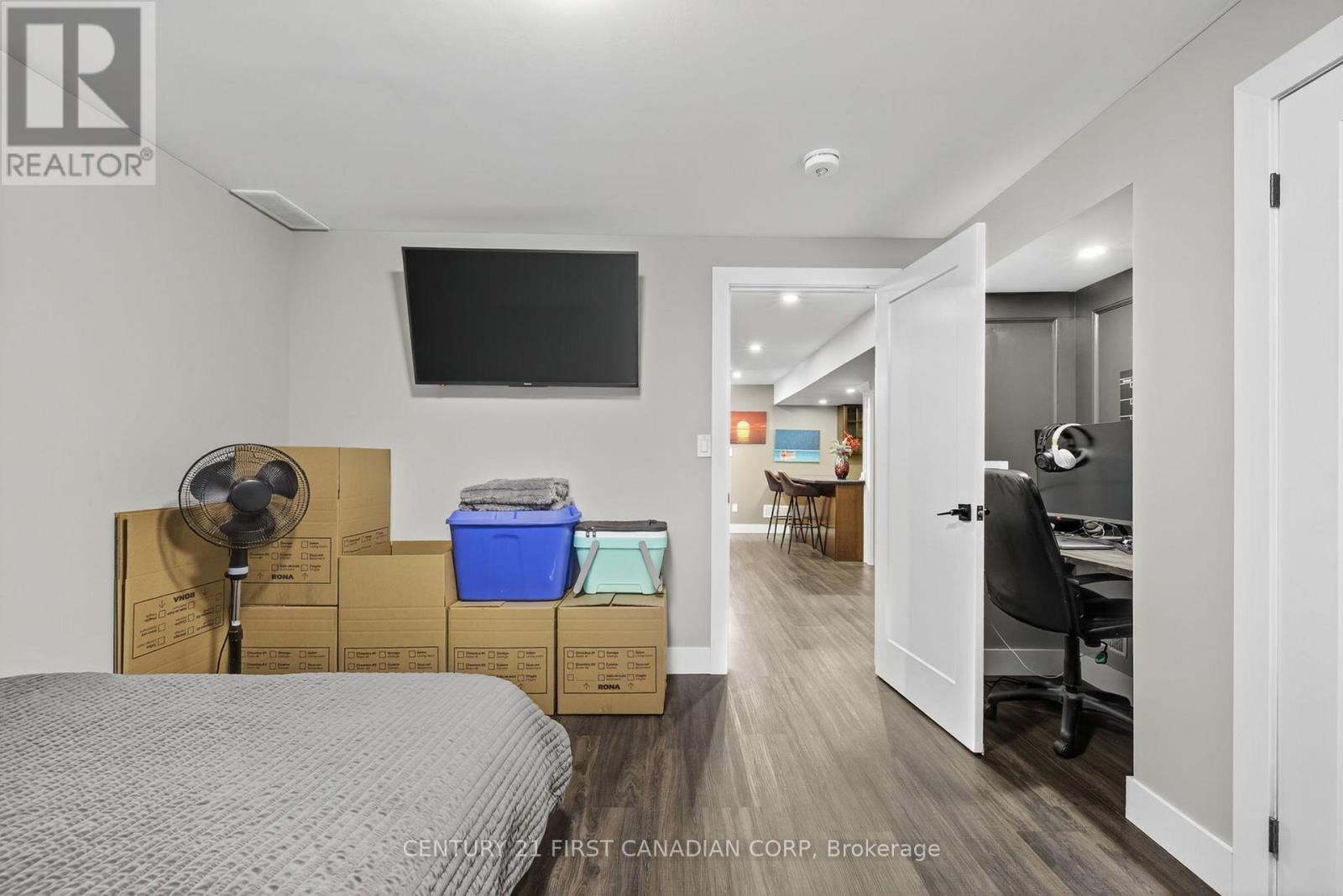 703 ZAIFMAN CIRCLE - 33