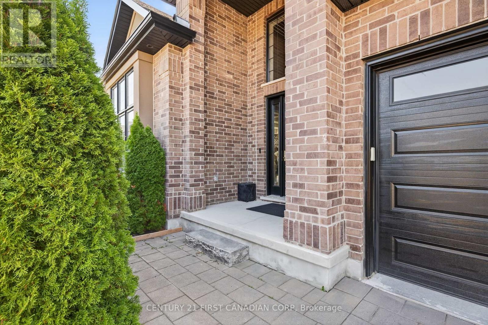 703 ZAIFMAN CIRCLE - 4