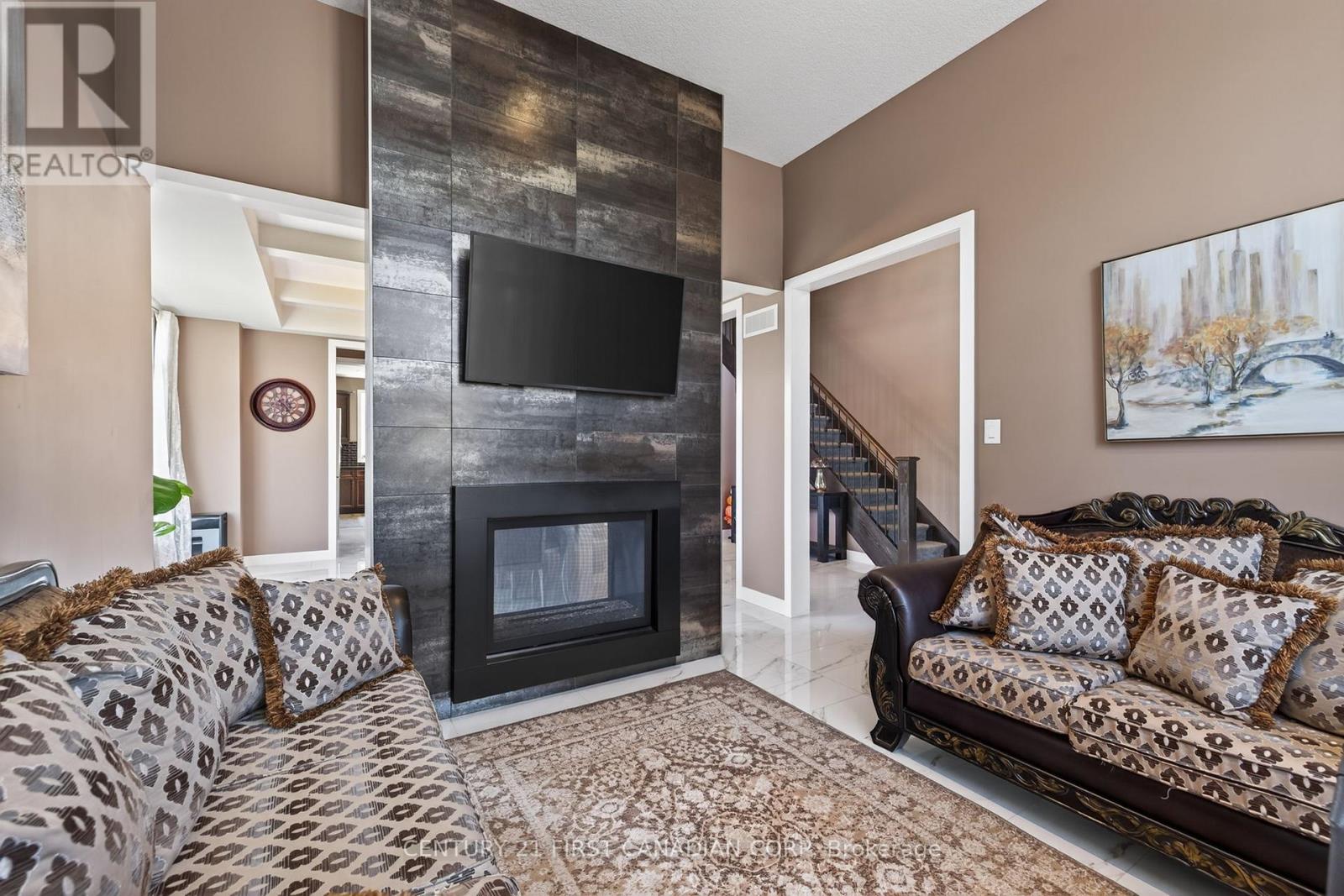 703 ZAIFMAN CIRCLE - 8