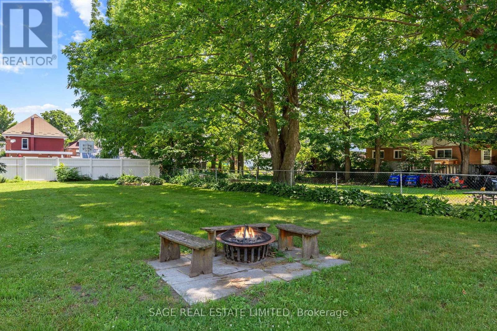 369 QUEEN STREET - 25