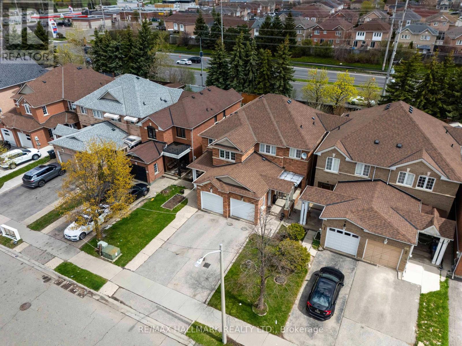 96 OLYMPIA CRESCENT - 1