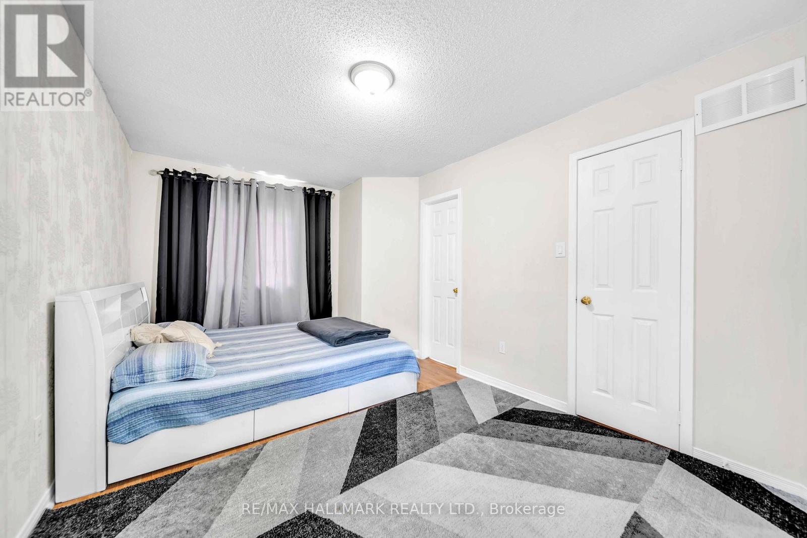 96 OLYMPIA CRESCENT - 11