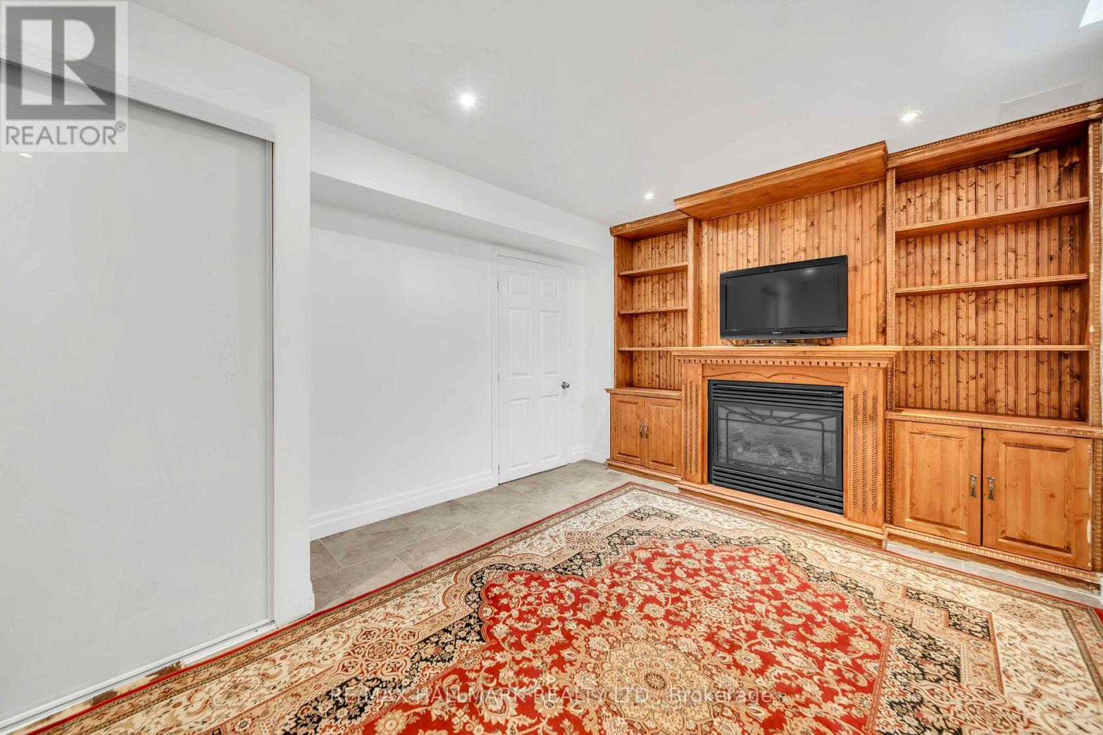96 OLYMPIA CRESCENT - 19