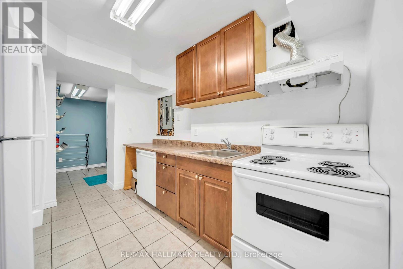 96 OLYMPIA CRESCENT - 23